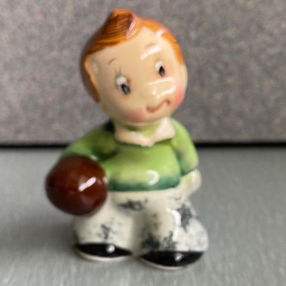 Rare Vintage Salt & Pepper Shakers, Boy w/Bowling Ball & Pins. Made in Japan - Picture 2 of 10